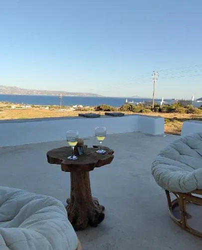 White House With Sea View *