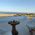 White House With Sea View *